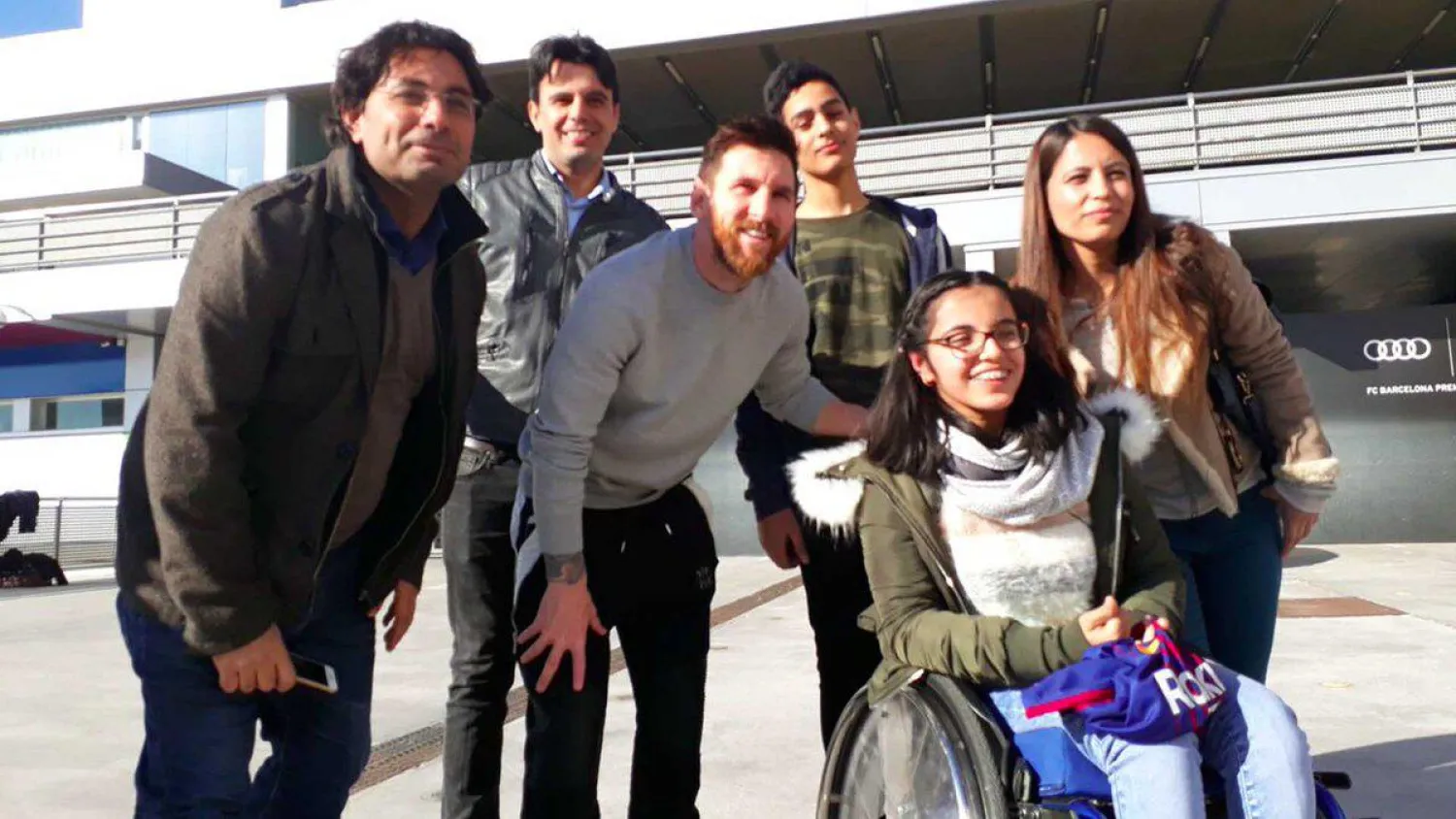 Syrian refugee Nujeen Mustafa achieves her dream of meeting Lionel Messi. (Barcelona FC)