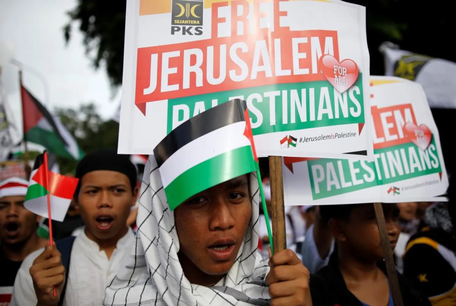 Tens of thousands protested in Jakarta on Sunday against Washington’s decision to recognize Jerusalem as the capital of Israel. (Reuters)
