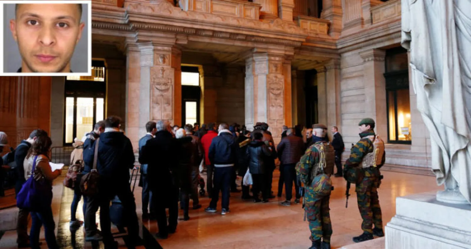 جنديان بلجيكيان أمام محكمة بروكسل الجنائية التي حددت موعد المحاكمة (رويترز).. وفي الاطار صلاح عبد السلام