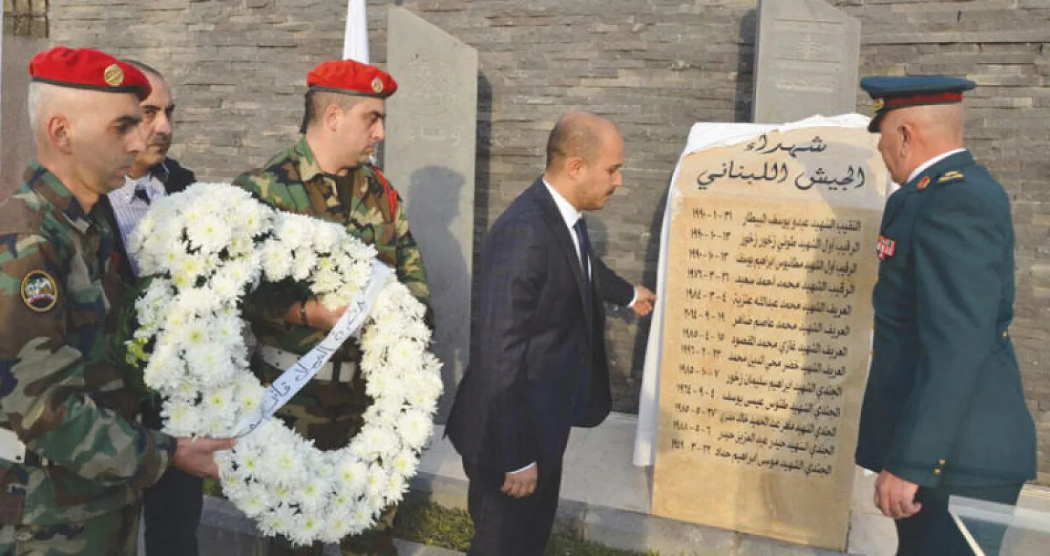 إزاحة الستار عن {النصب التذكاري لشهداء الجيش} في بلدة عيدمون اللبنانية أمس (الوكالة الوطنية للإعلام)