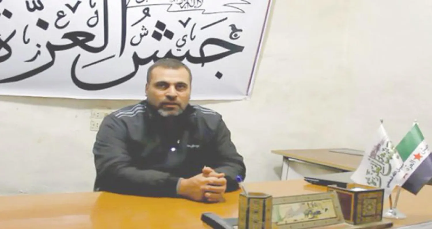 الرائد جميل الصالح القائد العام لفصيل «جيش العزة» التابع للجيش السوري الحر (الدرر الشامية)