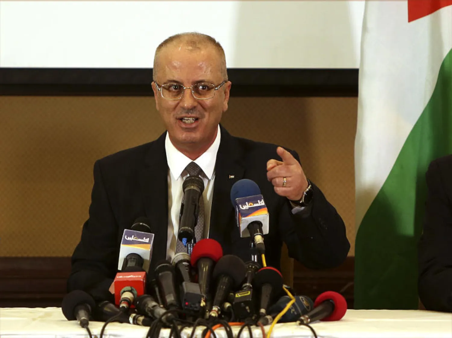 رئيس الوزراء الفلسطيني رامي الحمد الله (أ.ب)