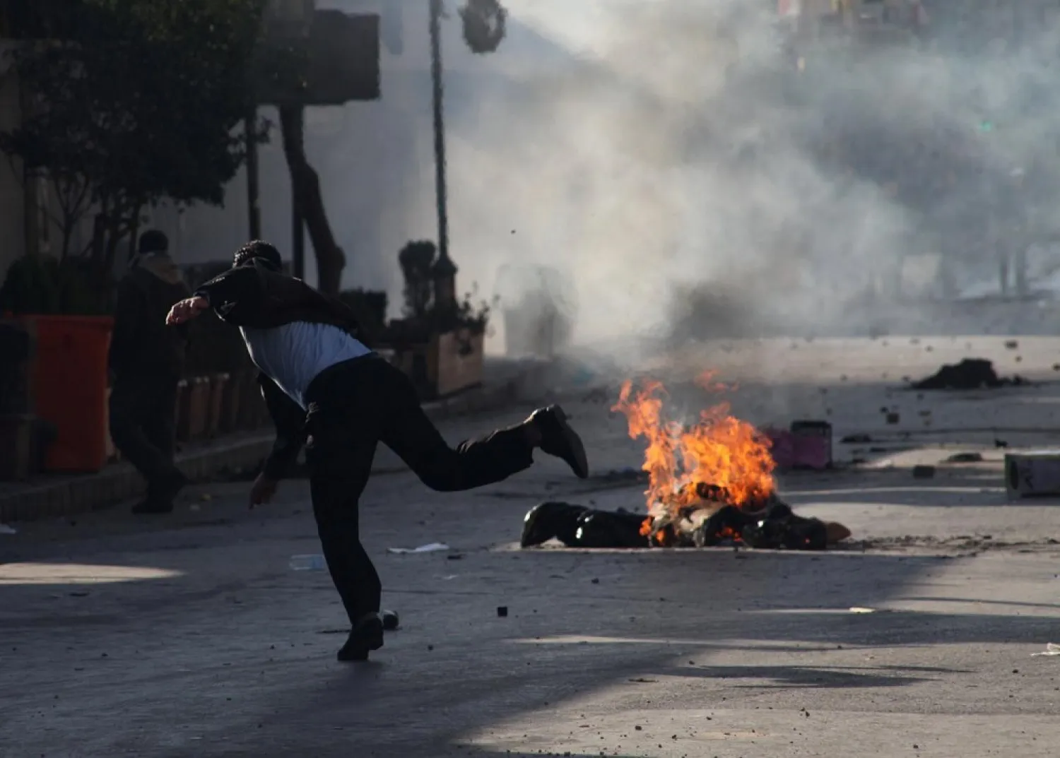 A Kurdish protester throws stones during a rally against the Kurdistan Regional Government in al-Sulaimaniya, Iraq December 18, 2017. (Reuters)