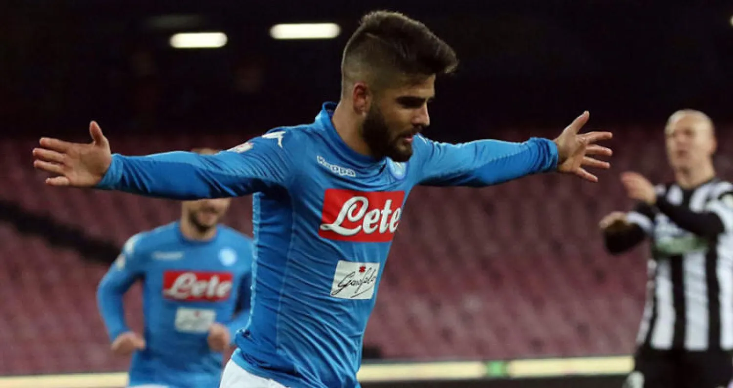 إنسينيي يحتفل بهدفه الذي منح نابولي الفوز على أودينيزي (إ.ب.أ)