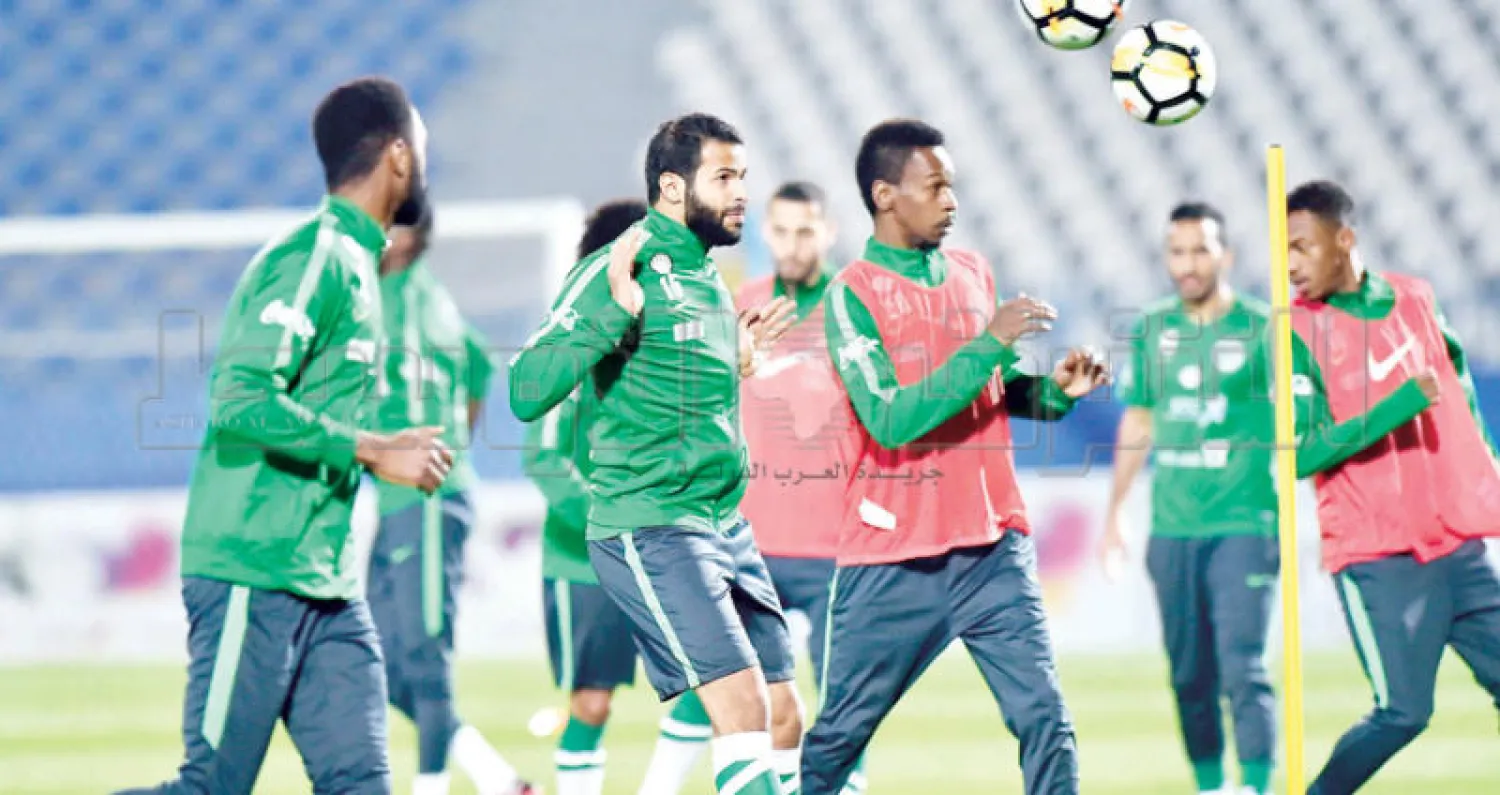 جانب من تحضيرات الأخضر السعودي أمس استعداداً للمباراة (تصوير: عبد العزيز النومان)