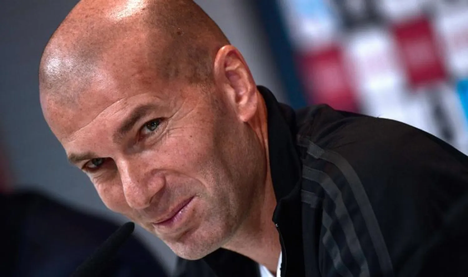 زين الدين زيدان المدير الفني لفريق ريال مدريد (أ.ف.ب)