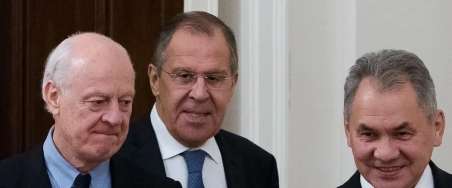Russian Foreign Minister Sergey Lavrov, center, and Russian Defence Minister Sergei Shoigu, right, welcome UN Special Envoy for Syria Staffan de Mistura, left, prior to their talks in Moscow, Russia, Thursday, Dec. 21, 2017. (AP Photo/Ivan Sekretarev)
