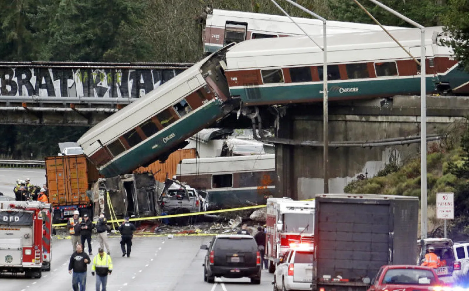 تسبب حادث قطار أمتراك في مقتل 3 وإصابة 100 شخص (أ.ب)