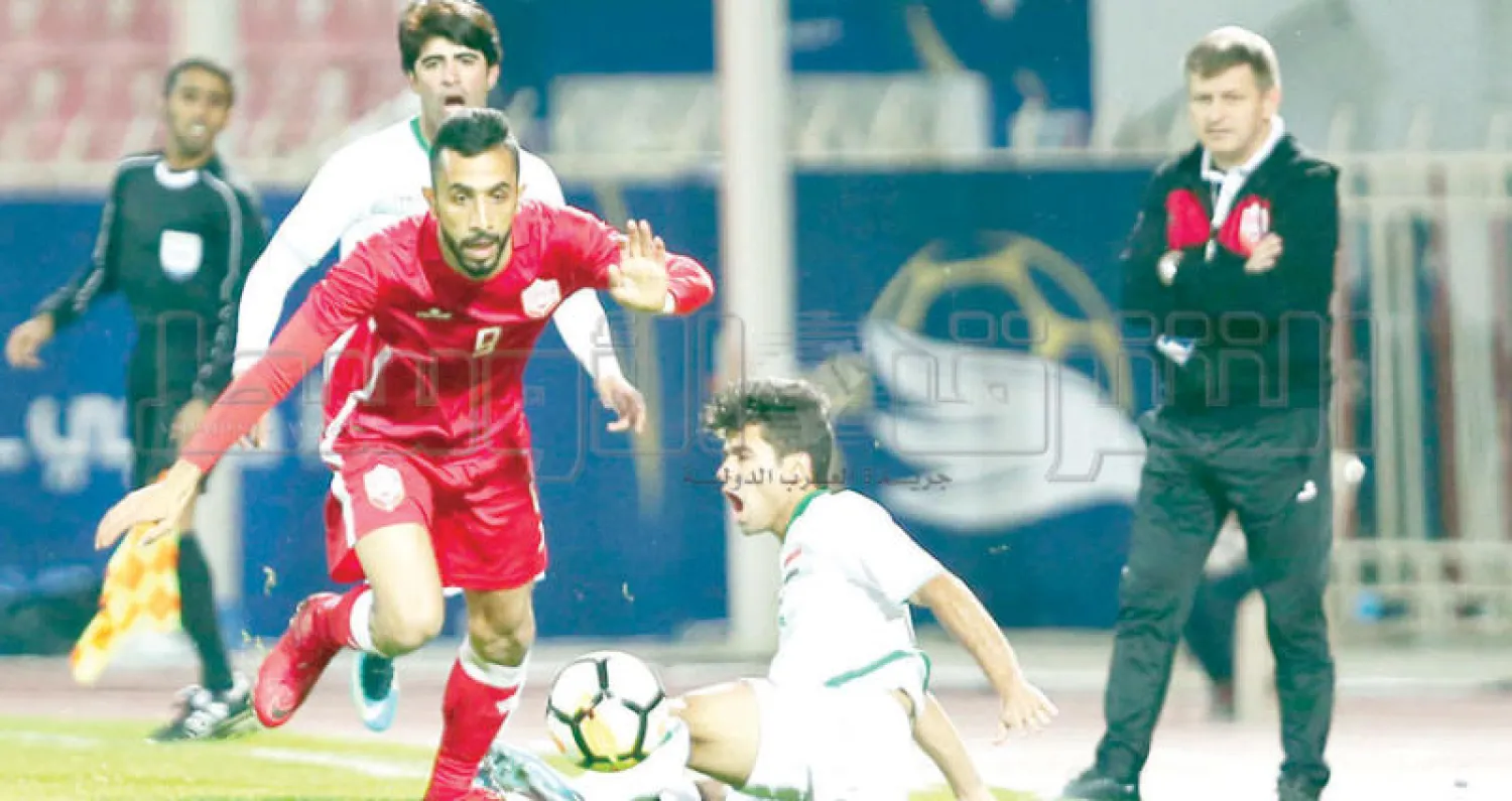 جانب من مواجهة منتخبي البحرين والعراق أمس (تصوير: سعد العنزي)
