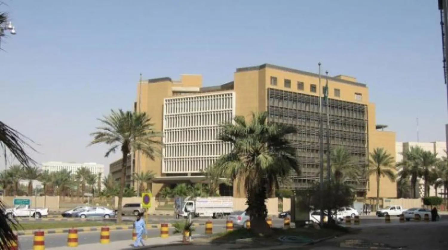 «المالية» السعودية تموّل 12 مشروعاً صحياً وتعليمياً وفندقياً