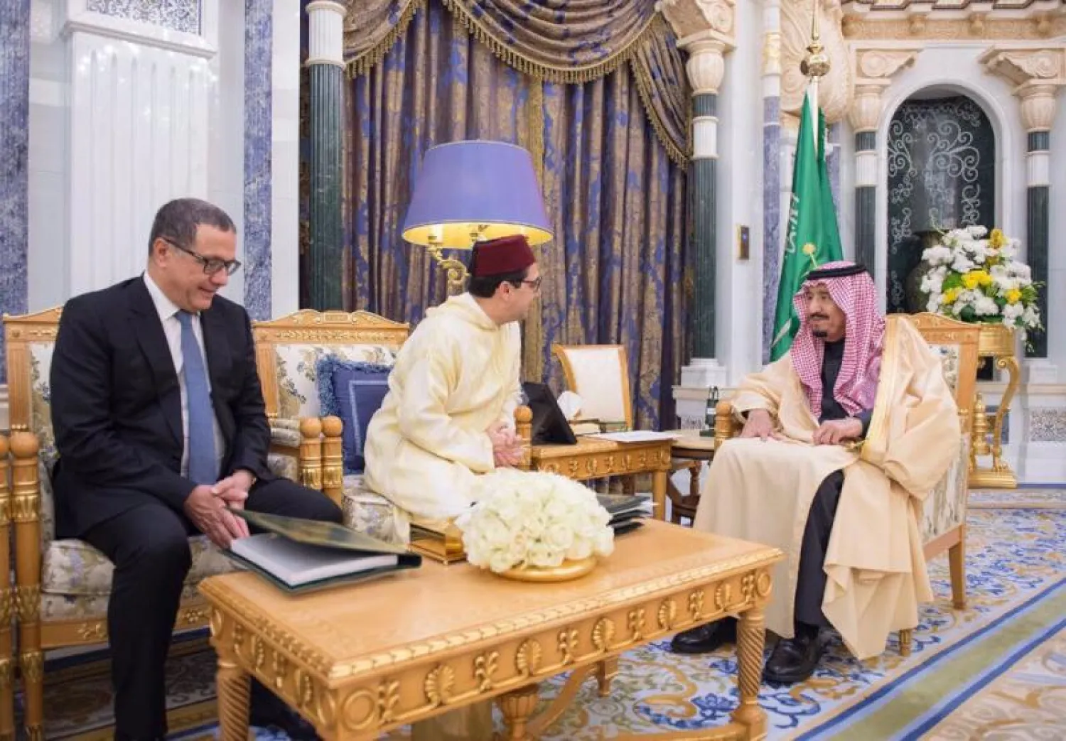 خادم الحرمين الشريفين يتسلم رسالة ملك المغرب (واس)