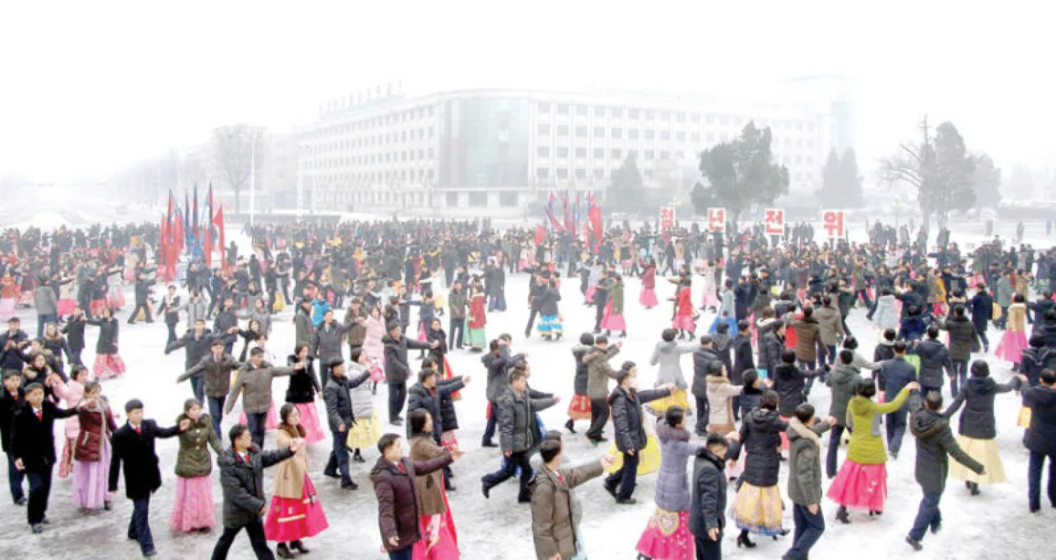 مهرجان شعبي كوري شمالي يحتفل بذكرى جدّة كيم جونغ أون (رويترز)