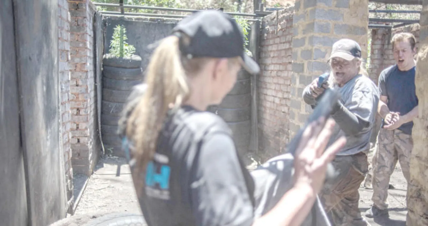 مزارعون جنوب أفريقيون يتدربون على حمل السلاح في سانتوريون في أكتوبر الماضي (أ.ف.ب)