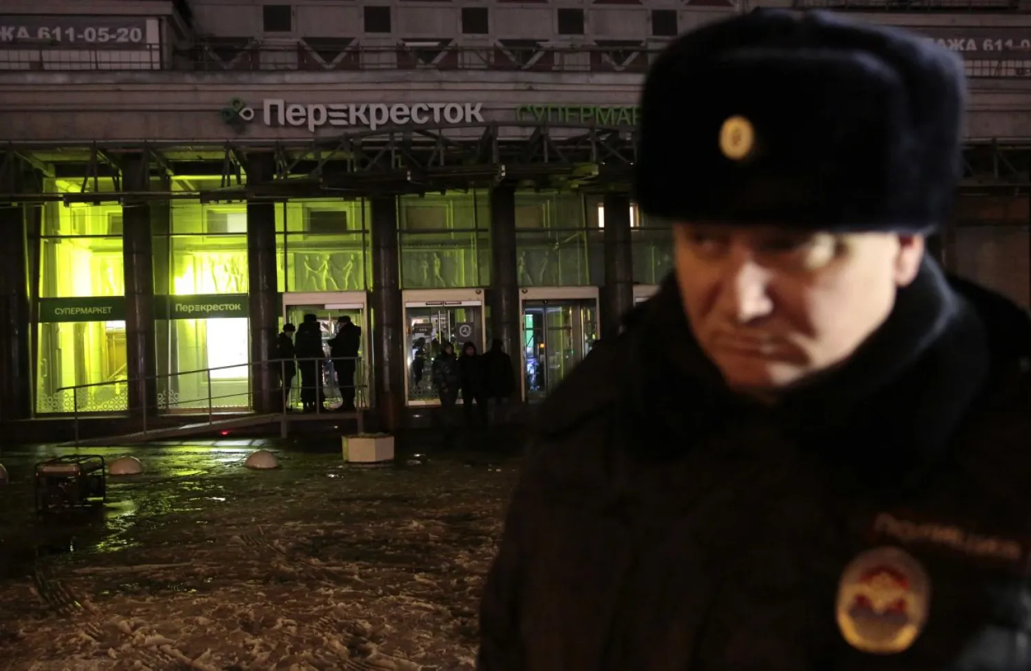 A policeman stands guard near a supermarket after an explosion in St. Petersburg, Russia December 27, 2017. (Reuters)
