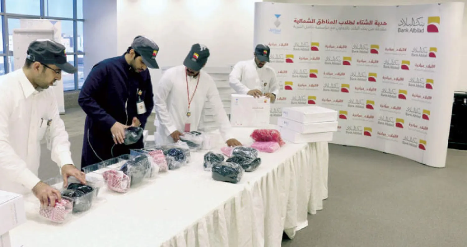 «البلاد» يقدم هدية الشتاء للطلبة والطالبات المحتاجين في المنطقة الشمالية