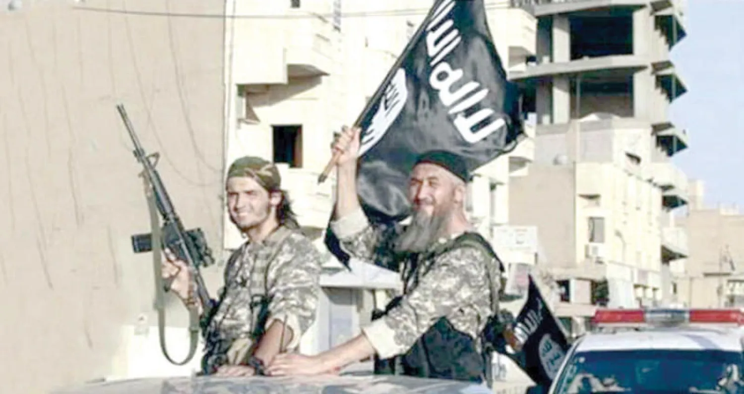 مقاتلون أجانب في الرقة قبل هروبهم منها («الشرق الأوسط»)