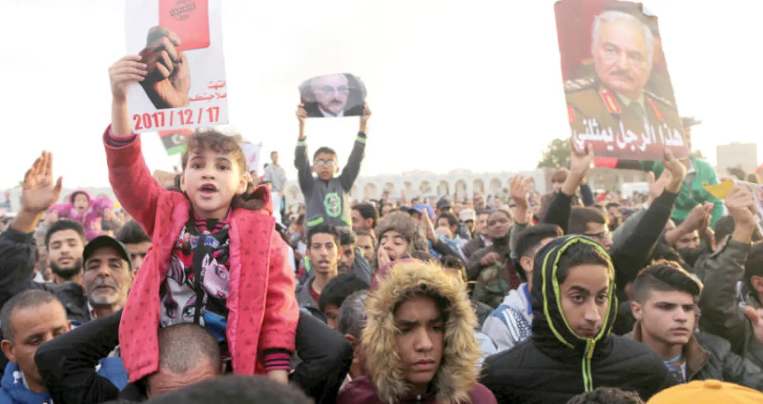 مؤيدون لحفتر في مدينة بنغازي (رويترز)