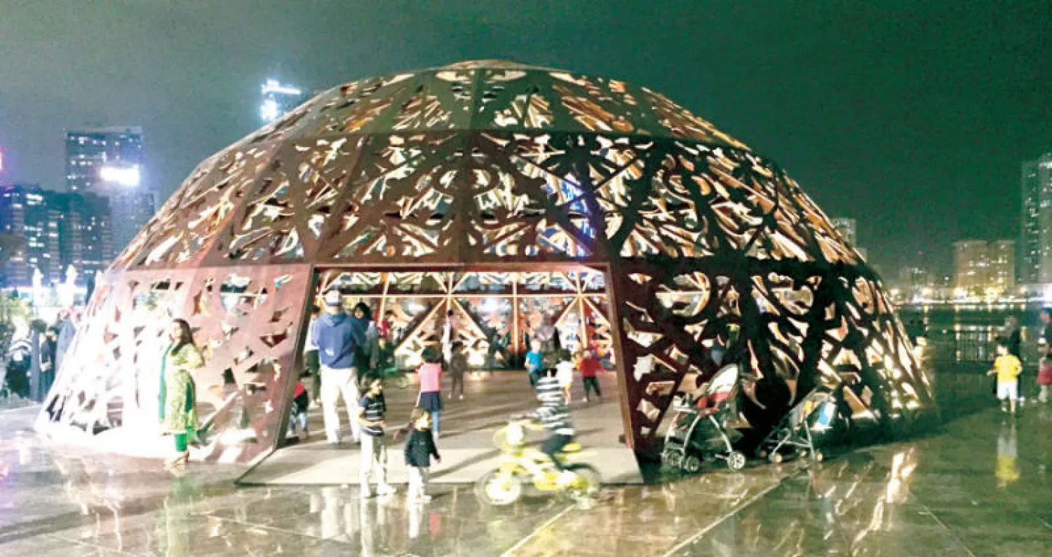 قبة ضخمة من الأرابيسك ({الشرق الأوسط})