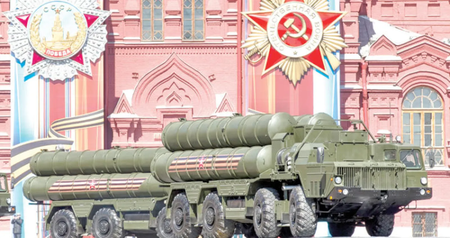 صورة أرشيفية لمنظومة «إس 400» خلال عرض عسكري بموسكو في 7 مايو الماضي (أ.ب)