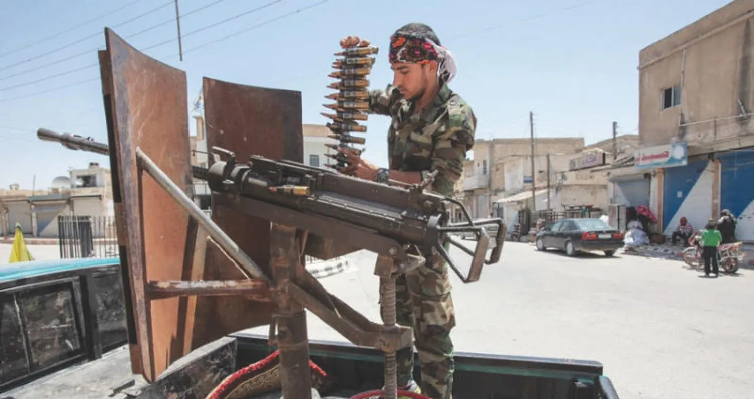 مقاتل كردي ضمن «قوات سوريا الديمقراطية» خلال معارك شرق نهر الفرات (حملة «غضب الفرات»)