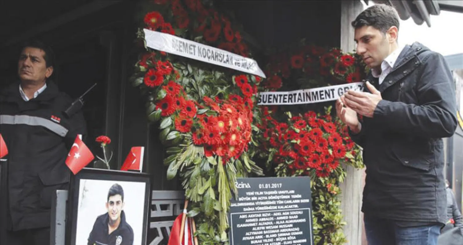 أتراك يشاركون في تأبين ضحايا هجوم «رينا» («الشرق الأوسط»)