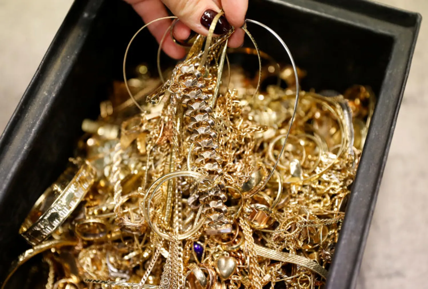 مجوهرات ذهبية (رويترز)