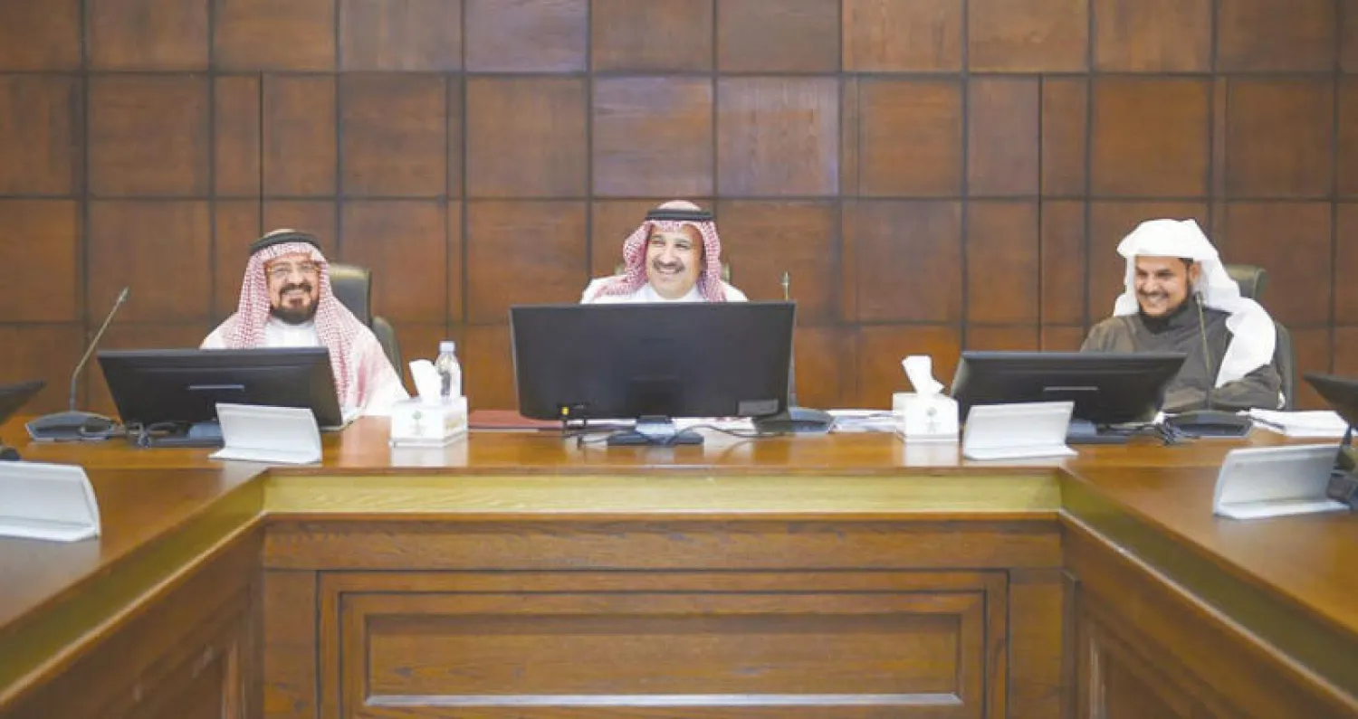 أمير منطقة المدينة المنورة أثناء جلسة مجلس إدارة جمعية {تكافل}