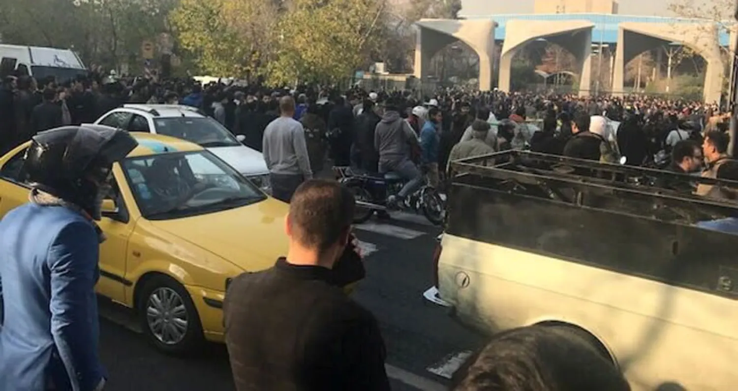 فساد الملالي وفشل الحكومة الاقتصادي والتدخلات الخارجية سبب غضب الإيرانيين