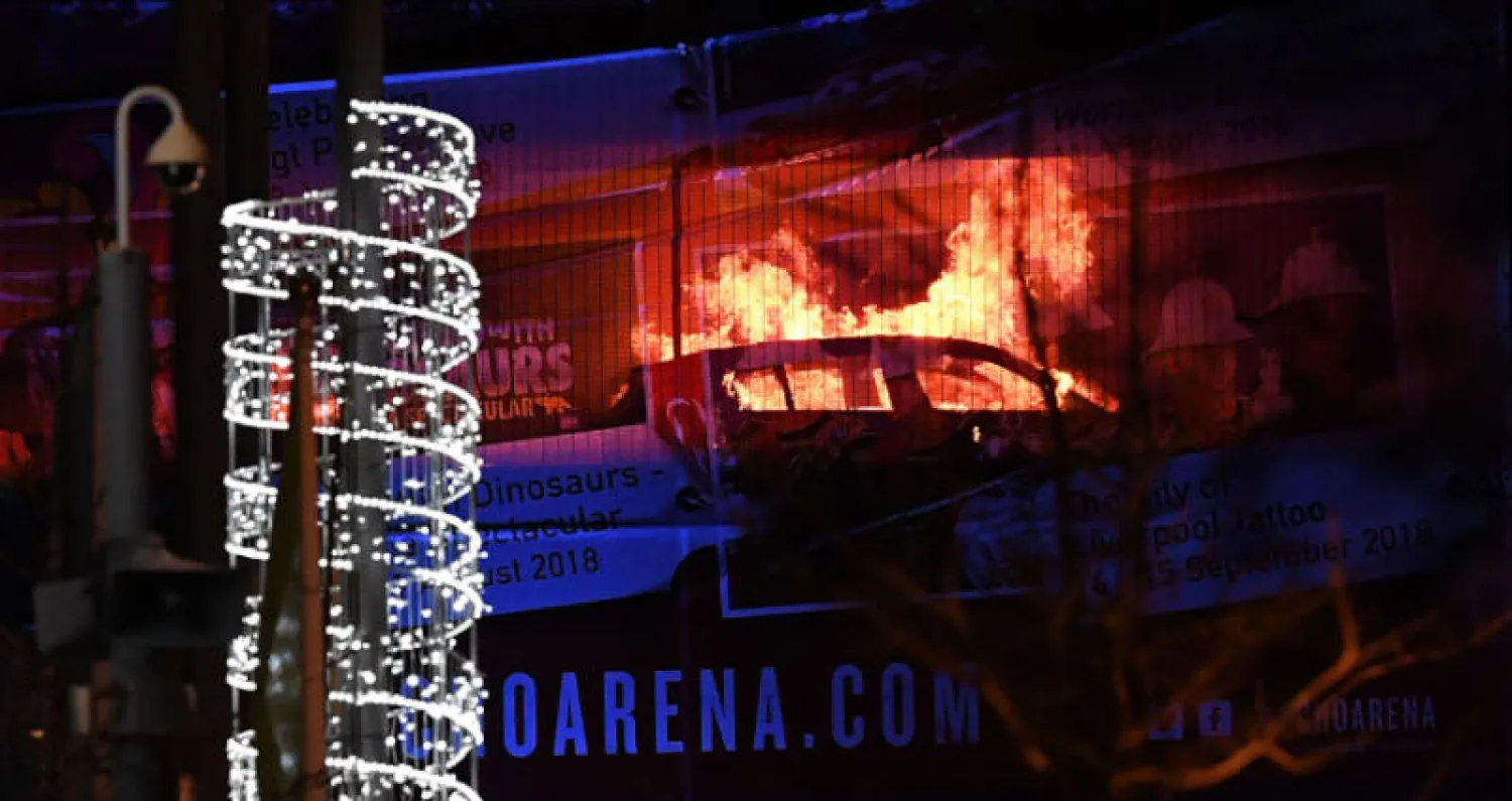 حريق في مرأب سيارات في مدينة ليفربول (أ.ف.ب)