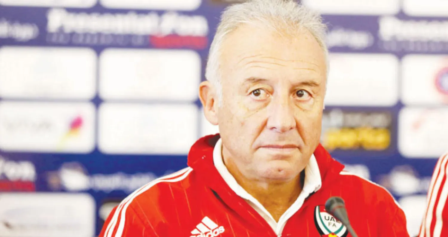 زاكيروني مدرب الإمارات يستمع لأسئلة الإعلاميين