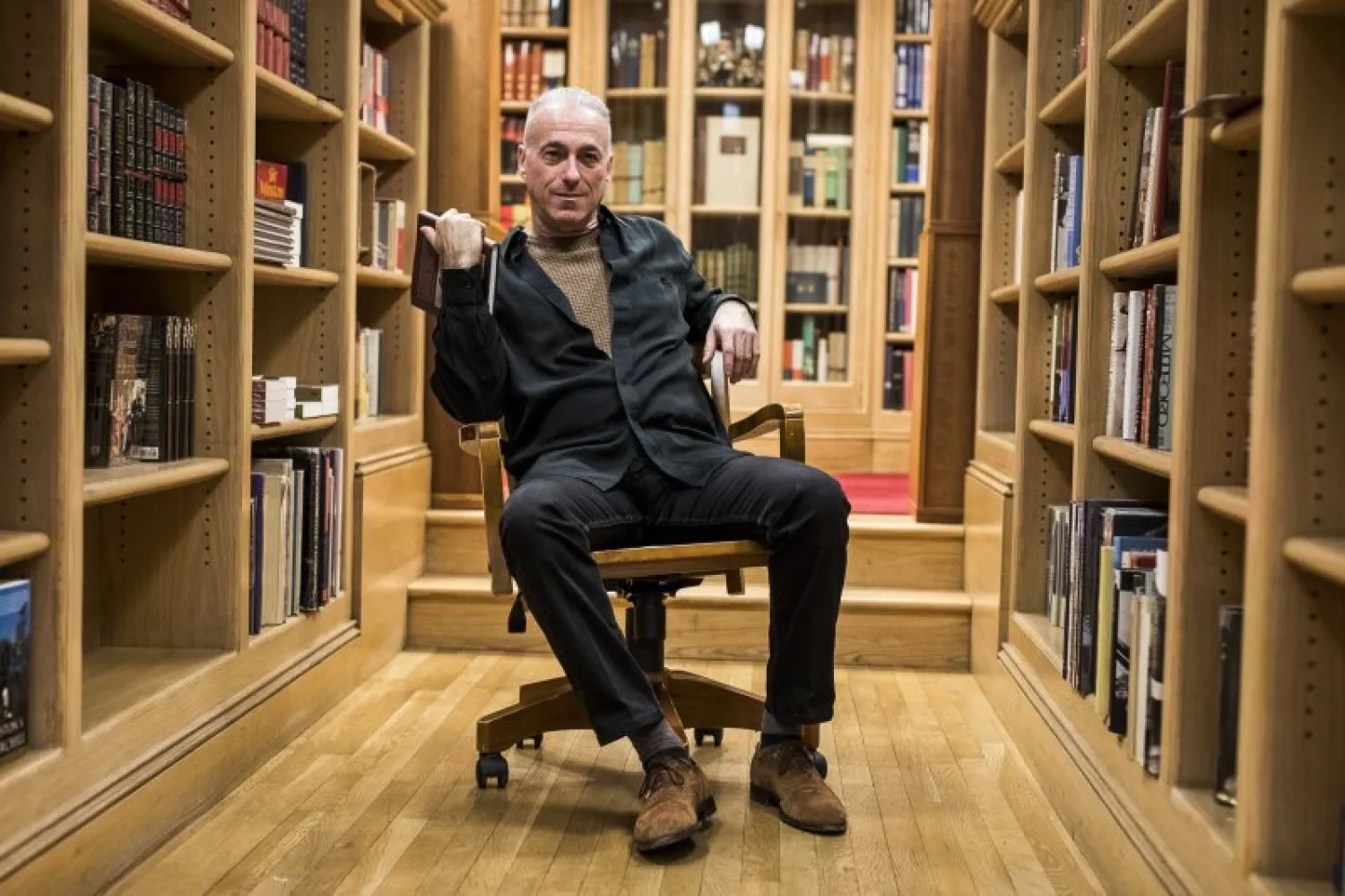 Barry Singer has run Chartwell Booksellers in Midtown Manhattan for 34 years.Edu Bayer for The New York Times 