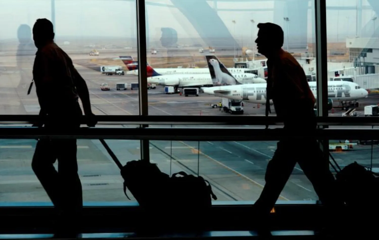 A flight crew walks through Denver International Airport in Denver, Colorado, U.S. November 3, 2017. REUTERS/Rick Wilking