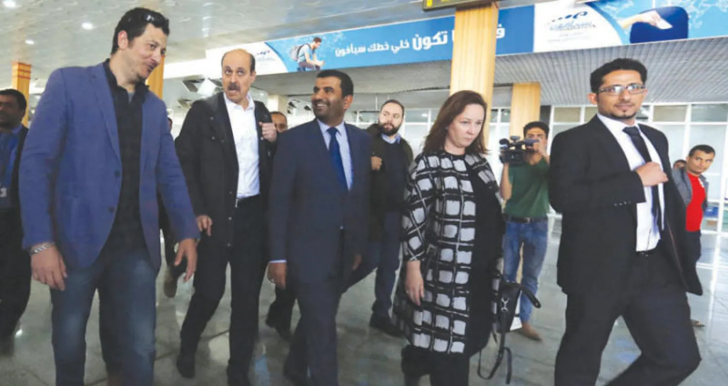 معين شريم لدى وصوله مع فريق أممي إلى صنعاء أمس (إ.ب.أ)