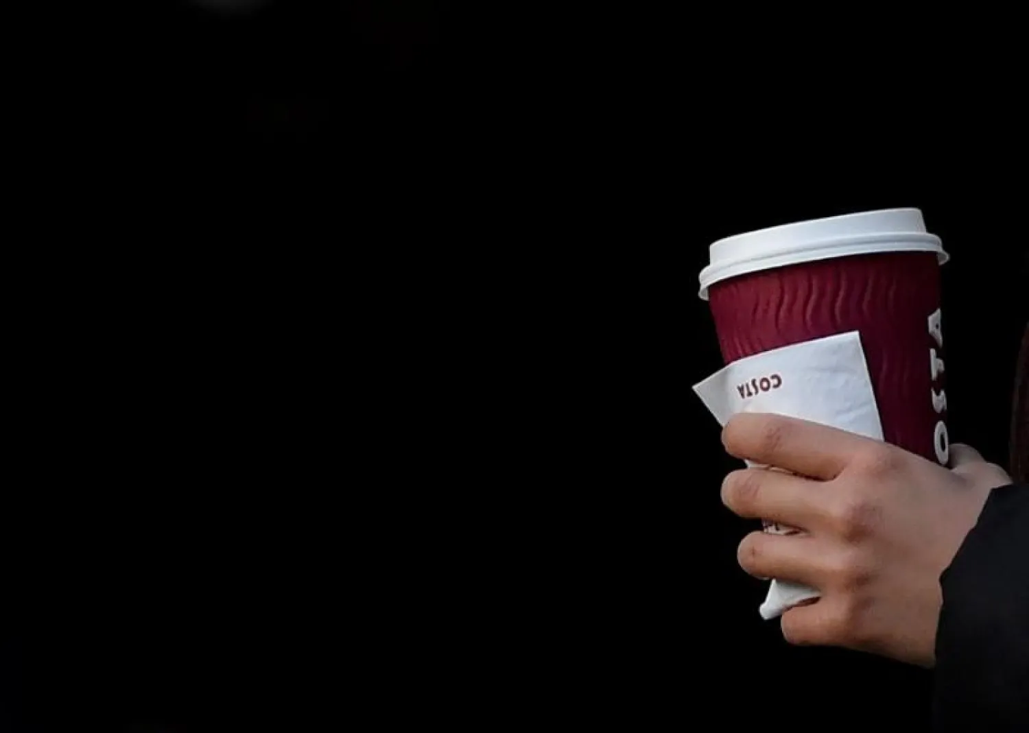 A commuter carries a disposable coffee cup in London, Britain, January 5, 2018. REUTERS/Toby Melville
