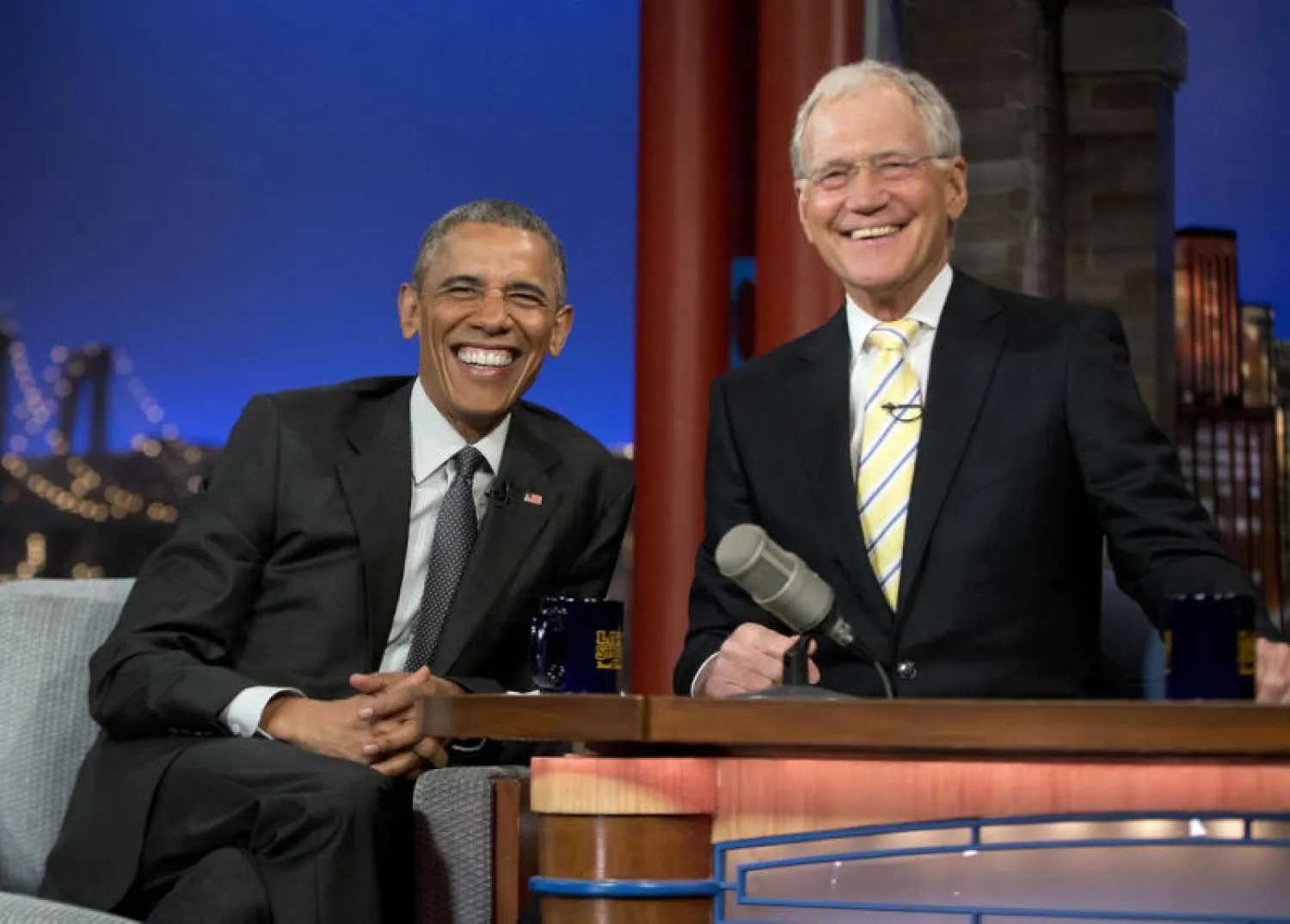 المحاور ديفيد ليترمان والرئيس السابق للولايات المتحدة باراك أوباما (أ.ب)
