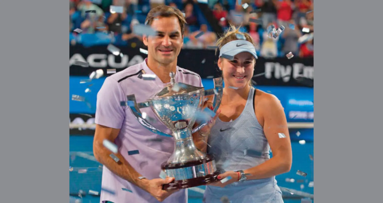 فيدرر يشارك بينسيتش الاحتفال بكأس هوبمان (أ.ف.ب)