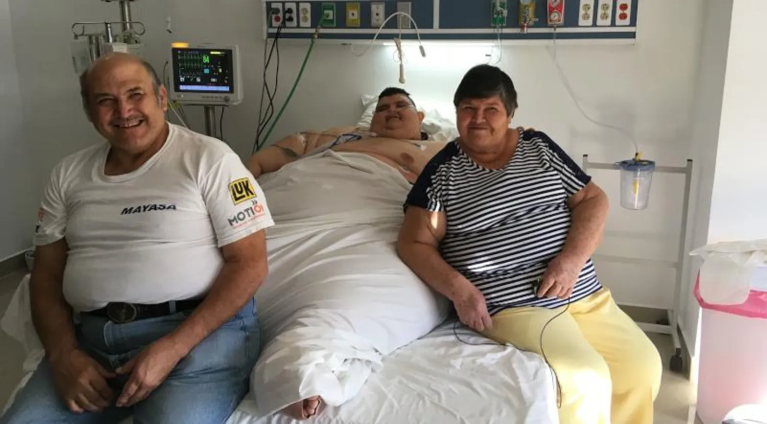 المكسيسكي جون بيدرو فرانسو وسط عائلته (أ.ف.ب)