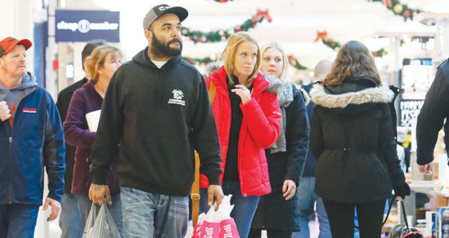 تشهد بعض المناطق القريبة من المدن الكبيرة ازدهاراً مما يدفع الشركات إلى رفع الأجور  لجذب موظفيها أو الحفاظ عليهم (غيتي)