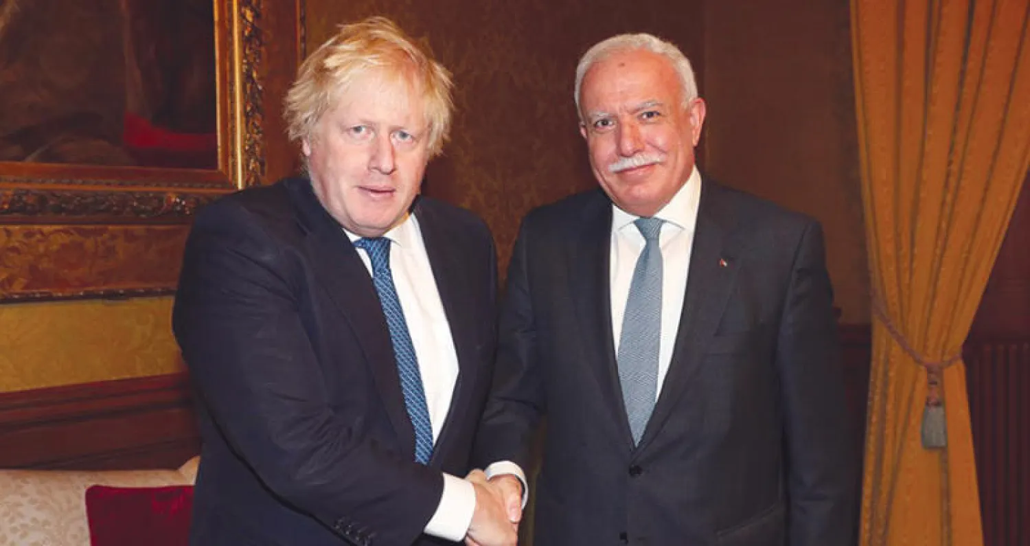بوريس جونسون خلال استقباله رياض المالكي (وزارة الخارجية البريطانية)