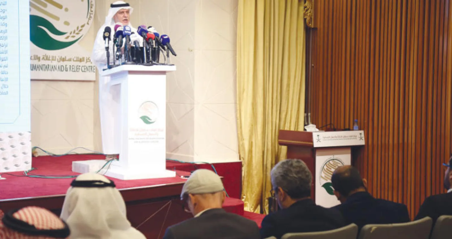 الجطيلي خلال المؤتمر الصحافي الذي عقد بمقر المركز في الرياض أمس (تصوير: عبد العزيز النومان)