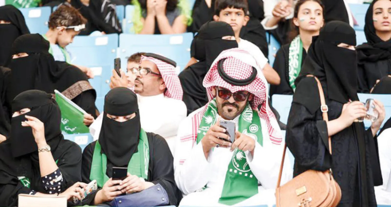 مواجهة الأهلي والباطن المقبلة ستشهد أول حضور للعائلات السعودية في منافسات الكرة السعودية («الشرق الأوسط»)