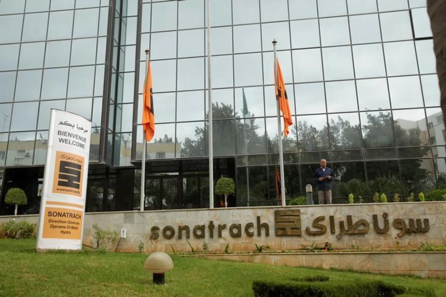 An employee stands near the headquarter of the state energy company Sonatrach in Algiers, Algeria june 26, 2016.Reuters/Ramzi Boudia