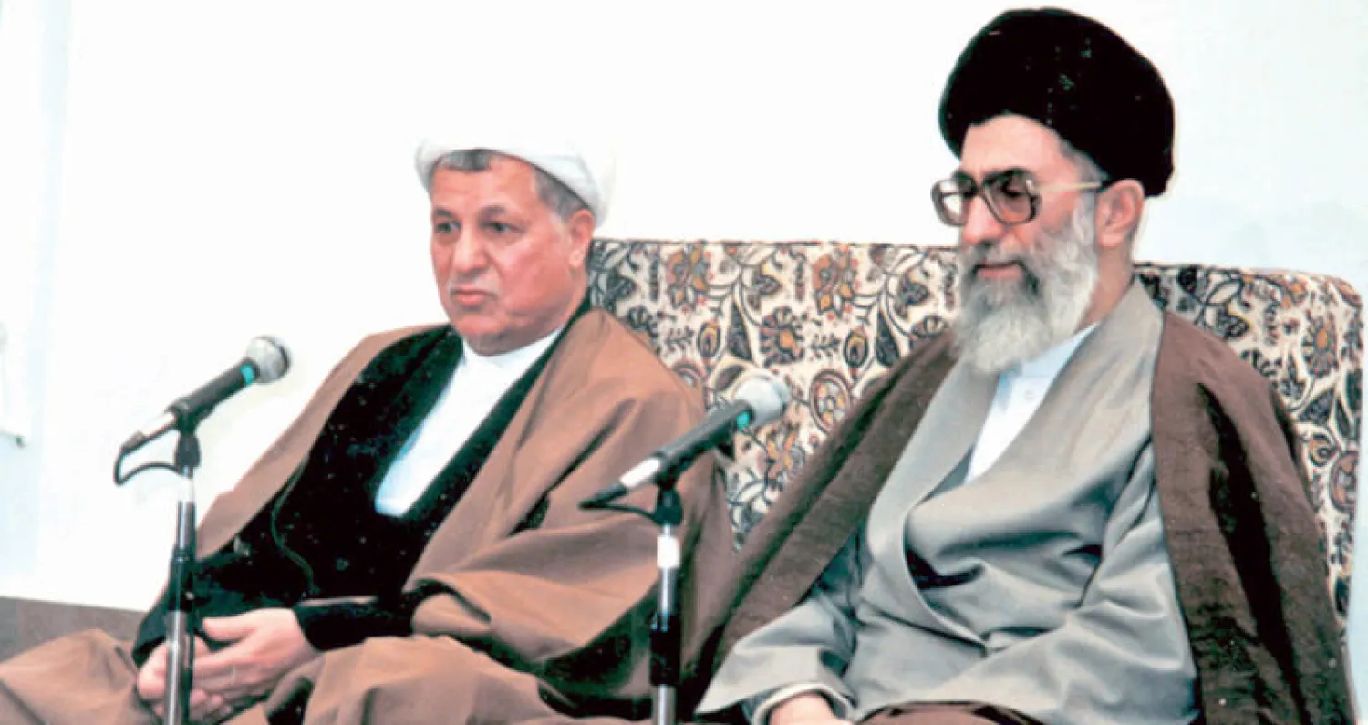 خامنئي ورفسنجاني قبل أشهر من تولي الأول منصب المرشد الأعلى في 1989 (موقع خامنئي)