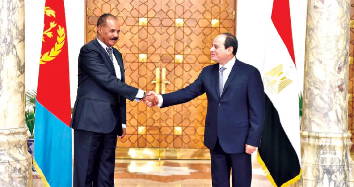 صورة وزعتها الرئاسة المصرية للقاء السيسي وأفورقي في القاهرة أمس