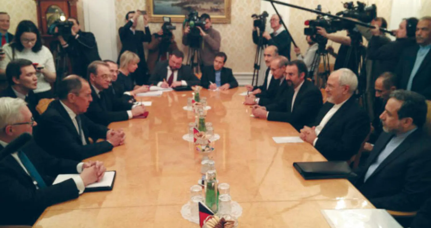 وزير الخارجية الإيراني محمد جواد ظريف يجري مشاورات مع وزير الخارجية الروسي سيرغي لافروف في موسكو قبل التوجه إلى بروكسل أمس (موقع الخارجية الإيرانية)