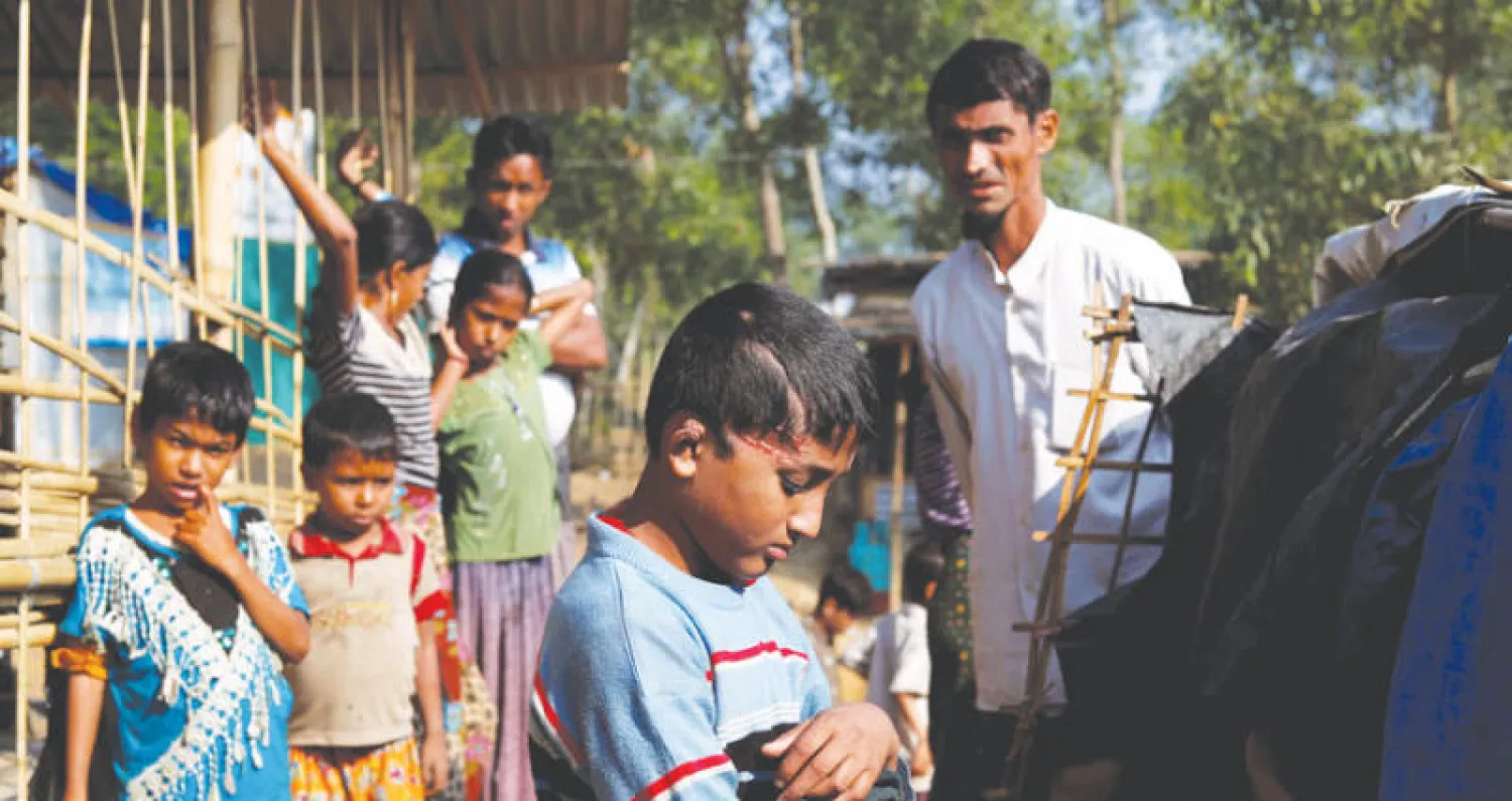الطفل محمد إدريس في مخيم للروهينغا في بنغلاديش أصيب برصاص جنود في جيش ميانمار قبل تمكنه من الفرار عبر الحدود (رويترز)