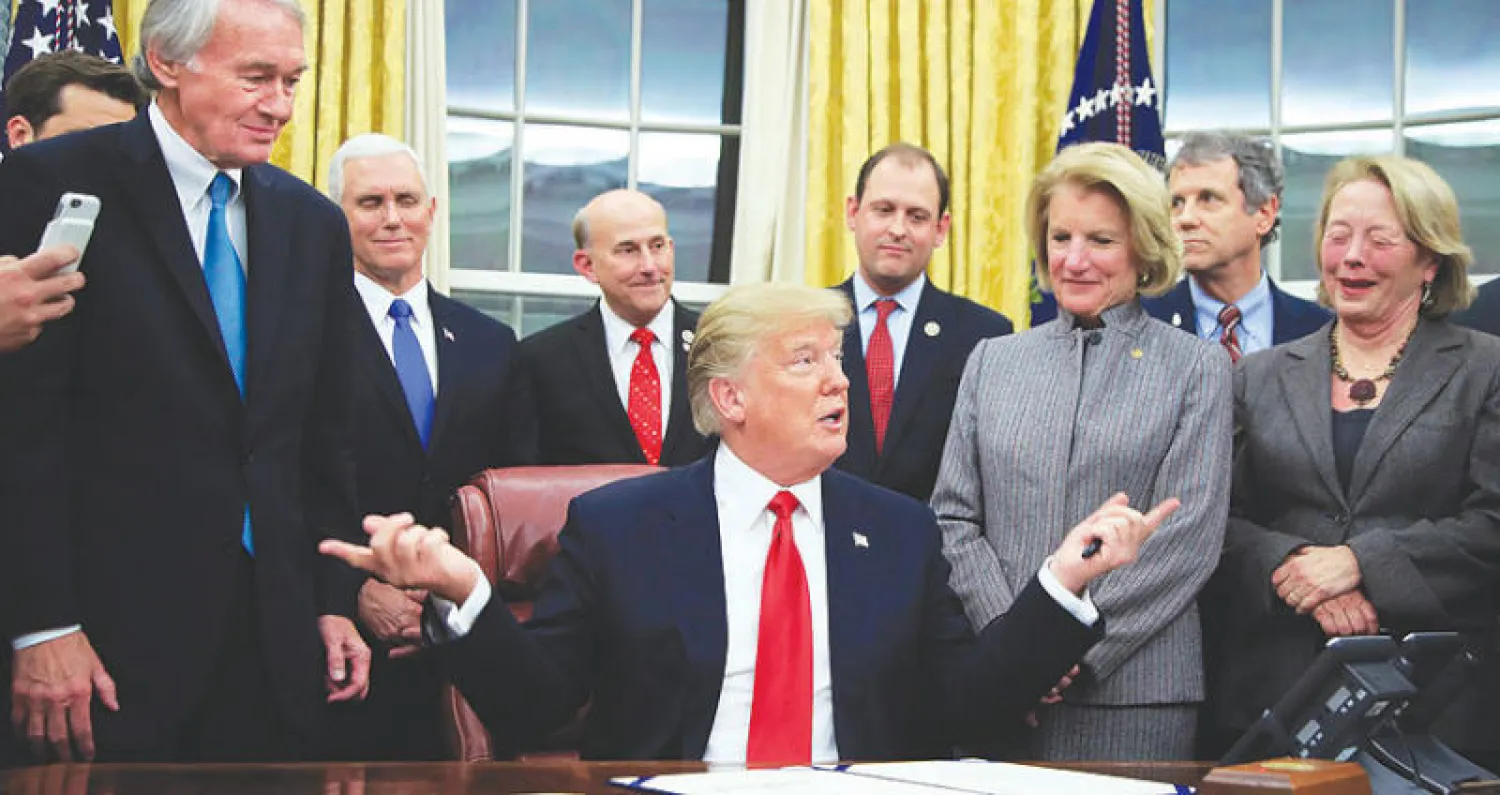 ساهم قانون ترمب في تحفيز الاقتصاد العالمي على الدخول في منافسة على خفض الضرائب (أ.ب)