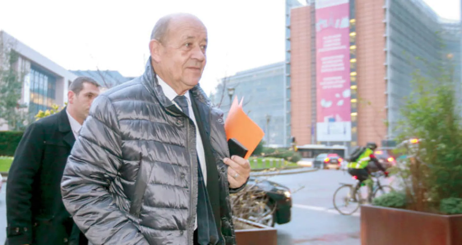 وزير الخارجية الفرنسي جان إيف لو دريان يصل إلى اجتماع مع وزراء خارجية بريطانيا وألمانيا وإيران في بروكسل أول من أمس (إ.ب.أ)