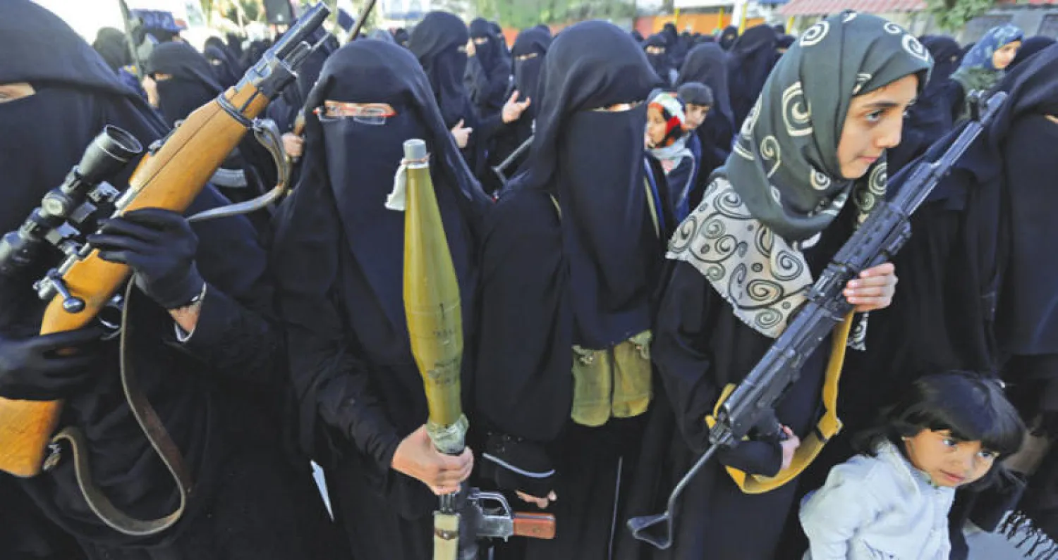 تجمع لمجندات الحوثيين في صنعاء (رويترز)