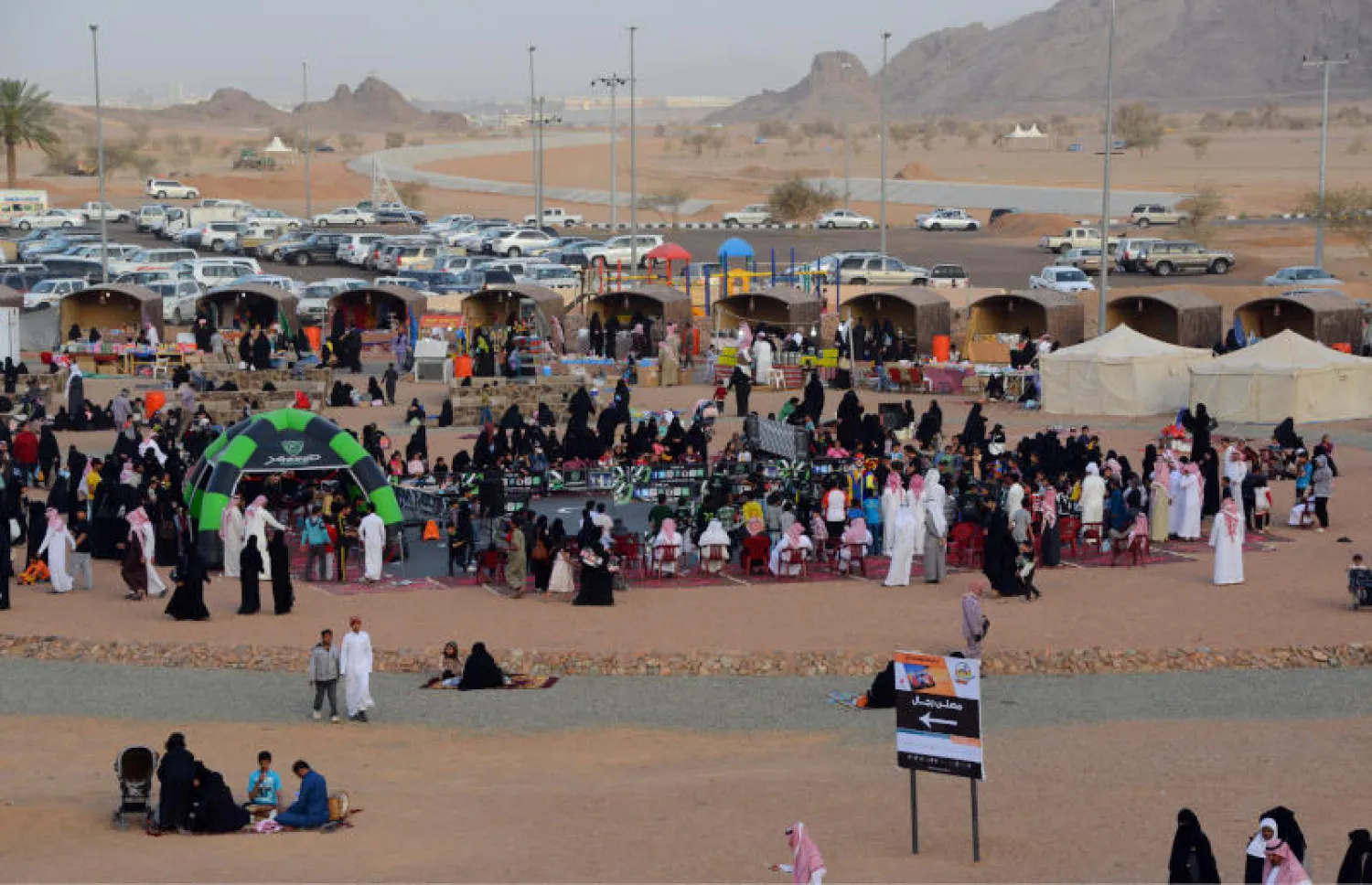 مدائن صالح في السعودية دخلت ضمن قائمة التراث العالمي
احد المهرجانات السياحية في السعودية 
مدينة أبها أكبر مدن المنطقة وعروس الجنوب
مكة المكرمة والمدينة المنورة حاضنتا الحرمين الشريفين والأماكن المقدسة